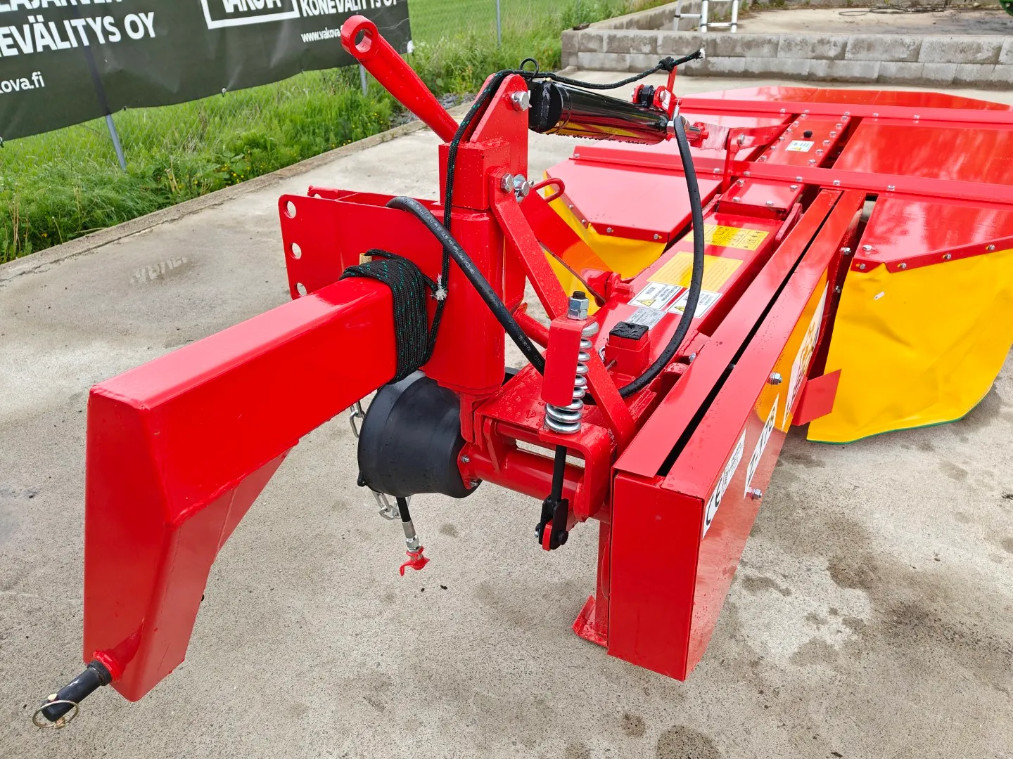 Lisicki Z-178 - 185cm lieriöniittokone / Hydraulinen - Katso video!