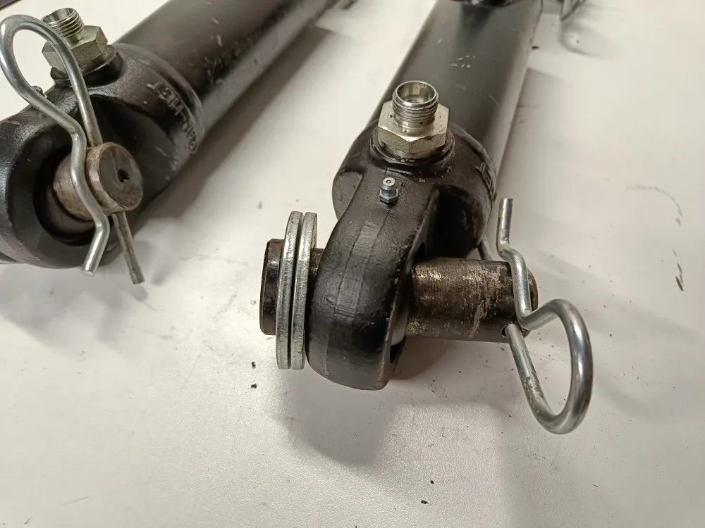 Hydrauliikkasylinterit 2kpl  pakkeriin / Rol-Ex lautasmuokkaimeen