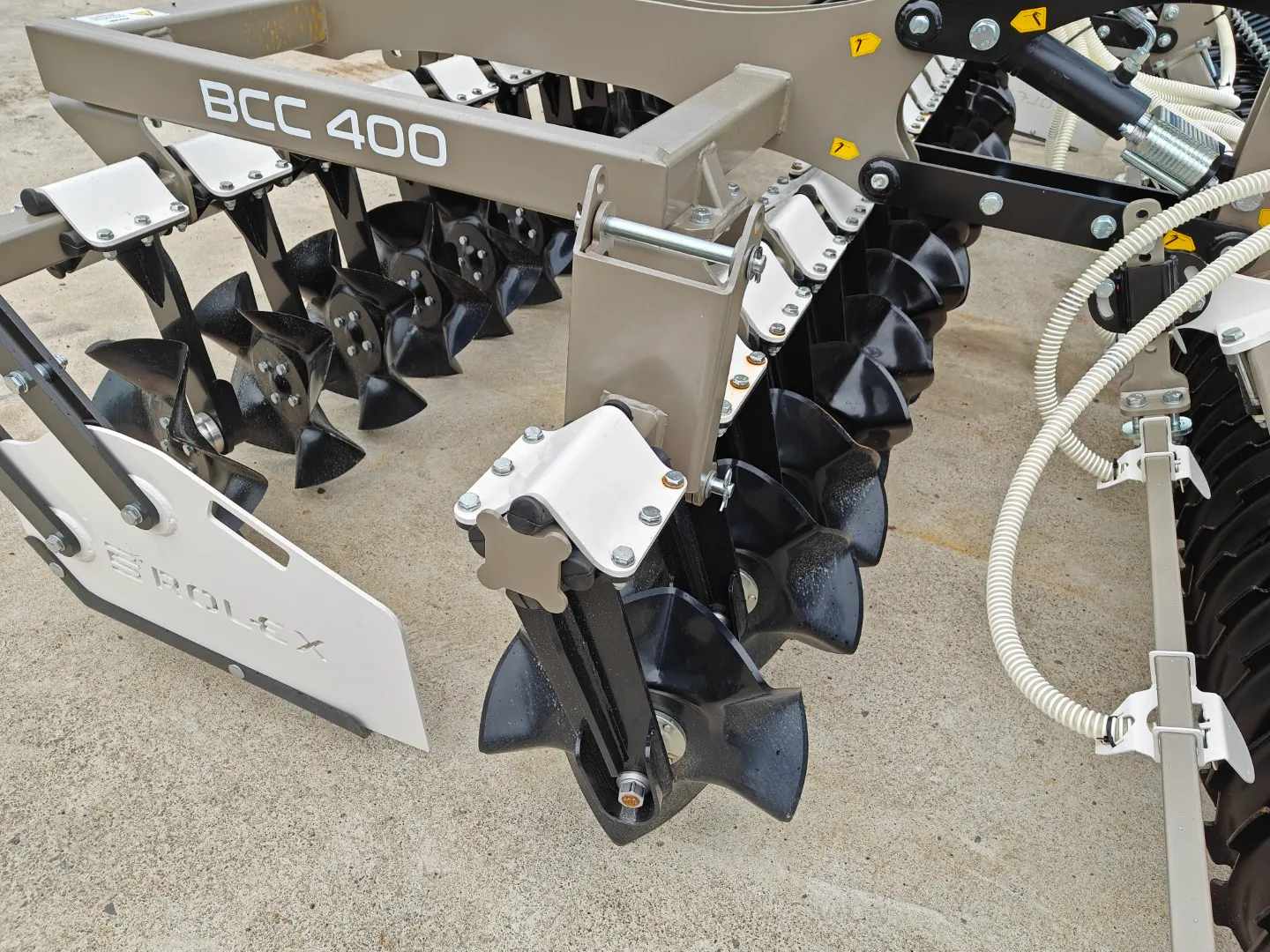 Rol-Ex BCC 400cm Cross Cutter / Pneumaattisella siemenlevittimellä - VIDEO