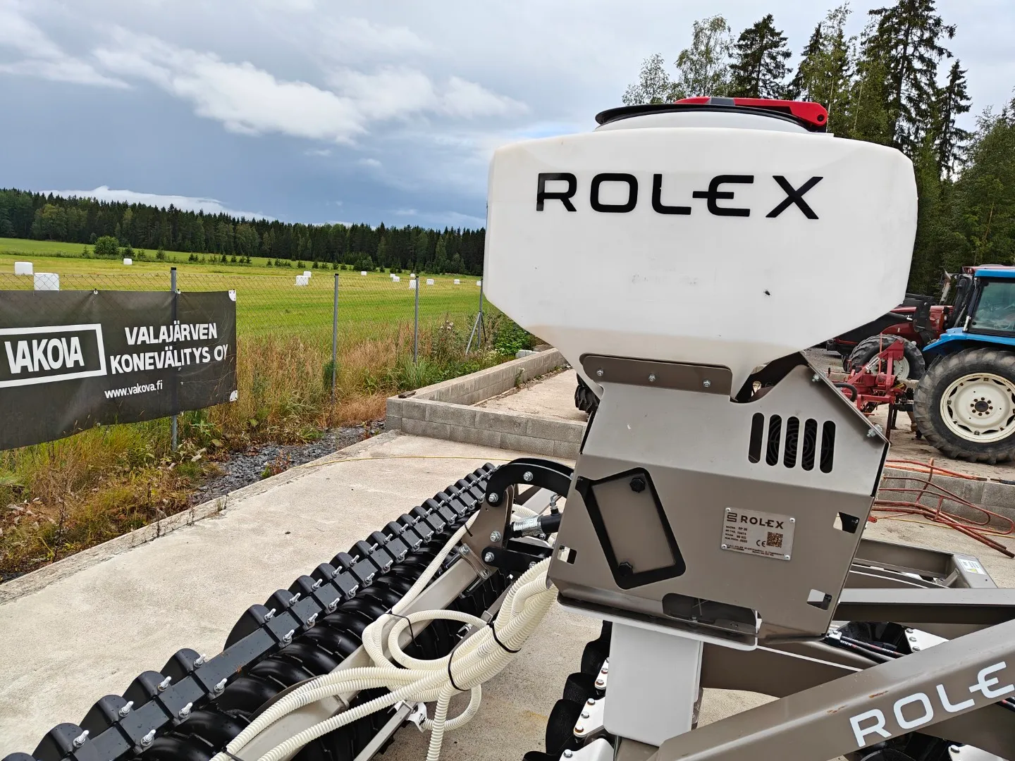 Rol-Ex BCC 400cm Cross Cutter / Pneumaattisella siemenlevittimellä - VIDEO