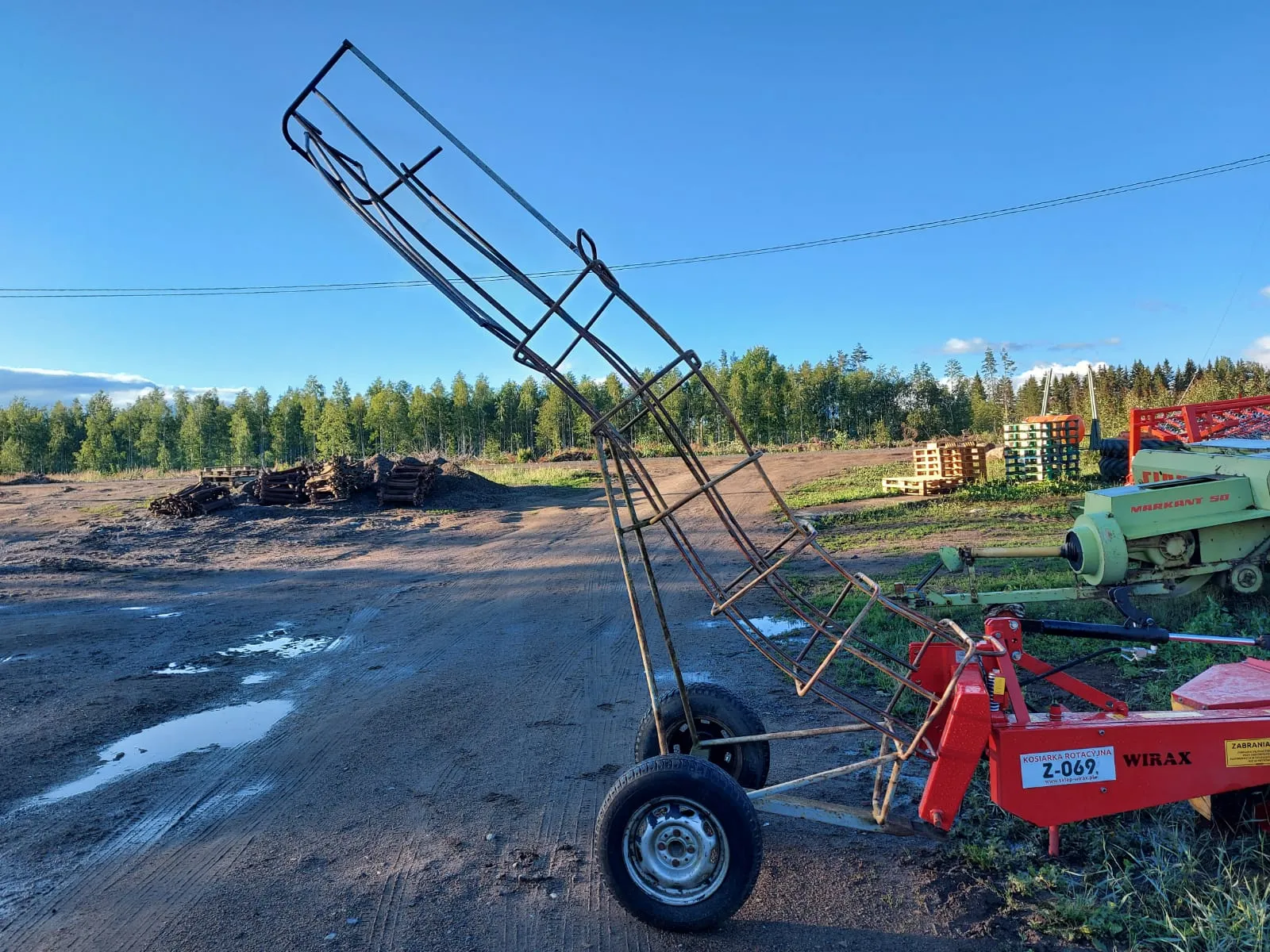 Paalirata - Sivulle heittävä - Väliakselilla / ollut Wärtsilä kanttipaalaimessa