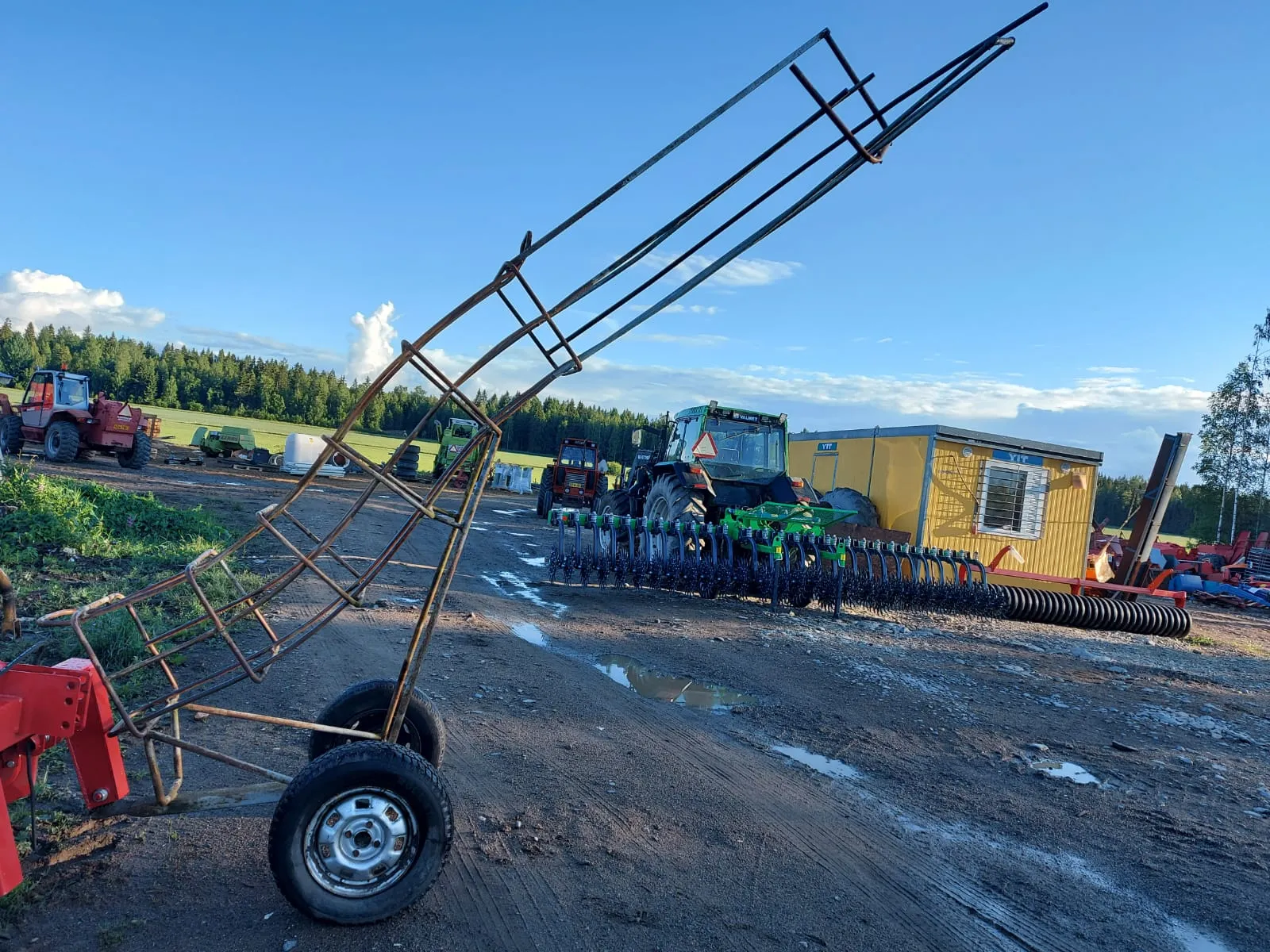 Paalirata - Sivulle heittävä - Väliakselilla / ollut Wärtsilä kanttipaalaimessa