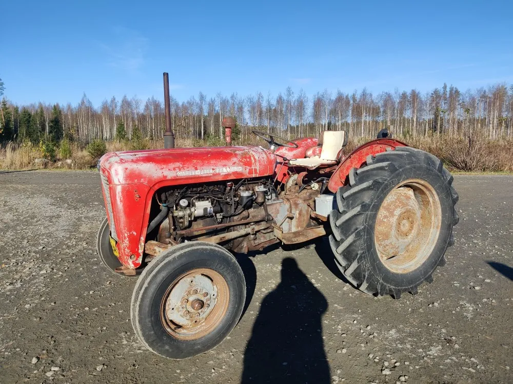 Massey Ferguson 35 traktori / Katso video!