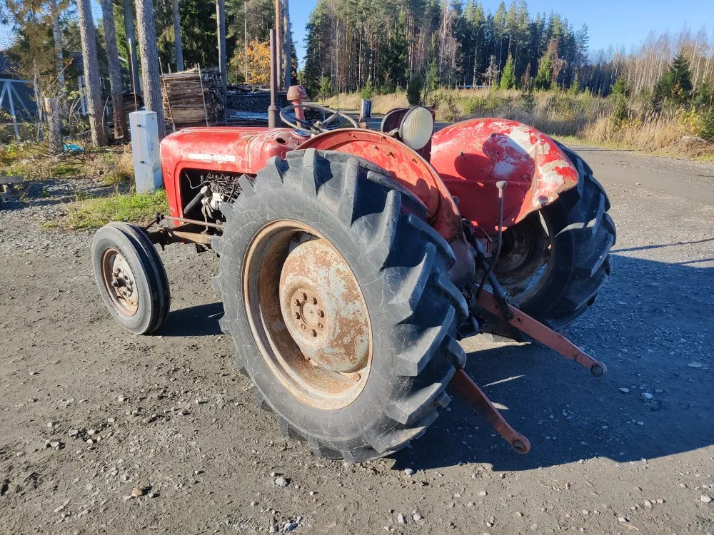 Massey Ferguson 35 traktori / Katso video!