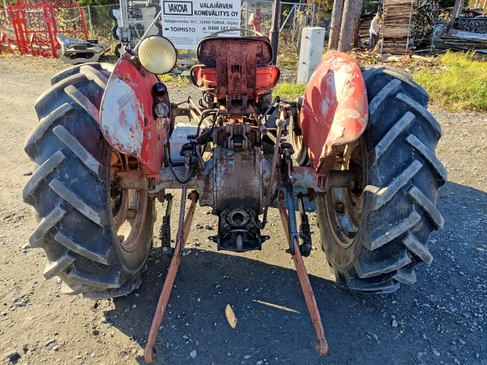 Massey Ferguson 35 traktori / Katso video!