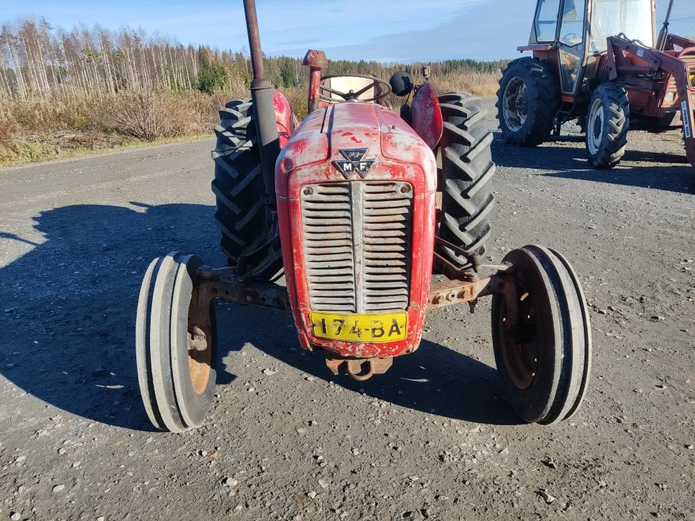 Massey Ferguson 35 traktori / Katso video!