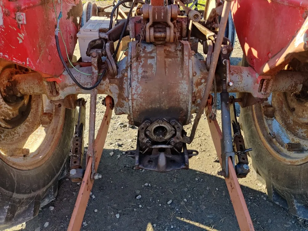 Massey Ferguson 35 traktori / Katso video!