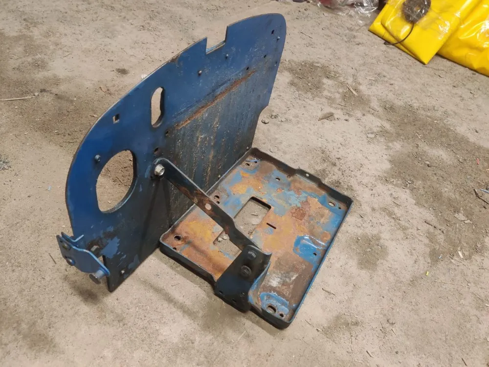 Fordson Super Major akkukotelon pohja / ja etupelti