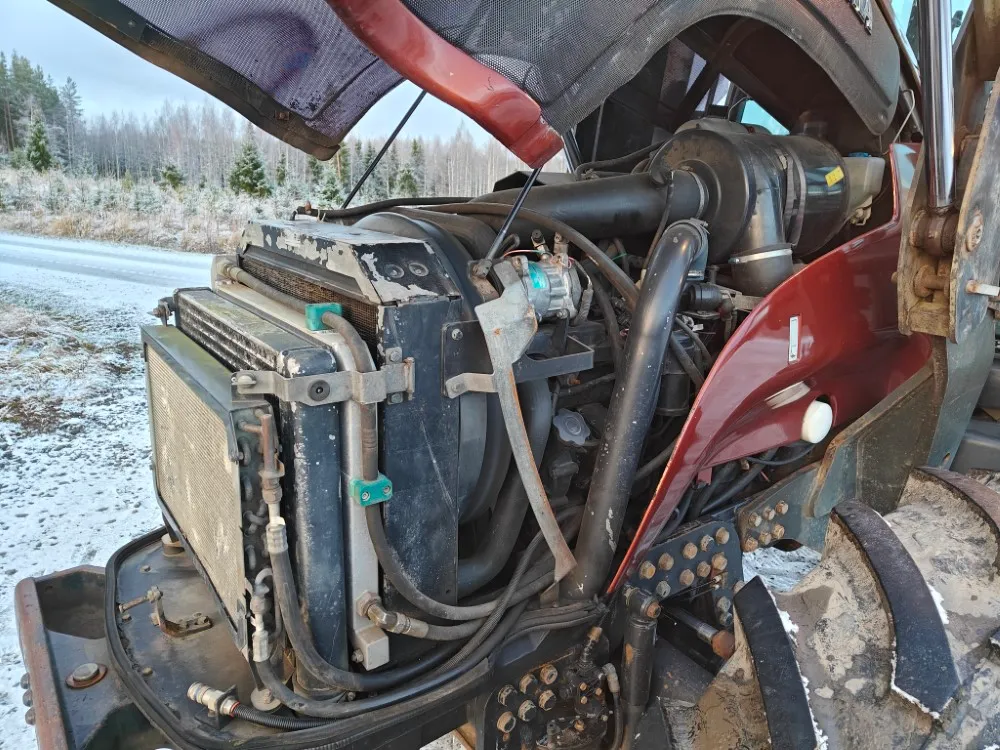 Valtra T190 HiTech traktori / Etukuormaajalla, katso video!