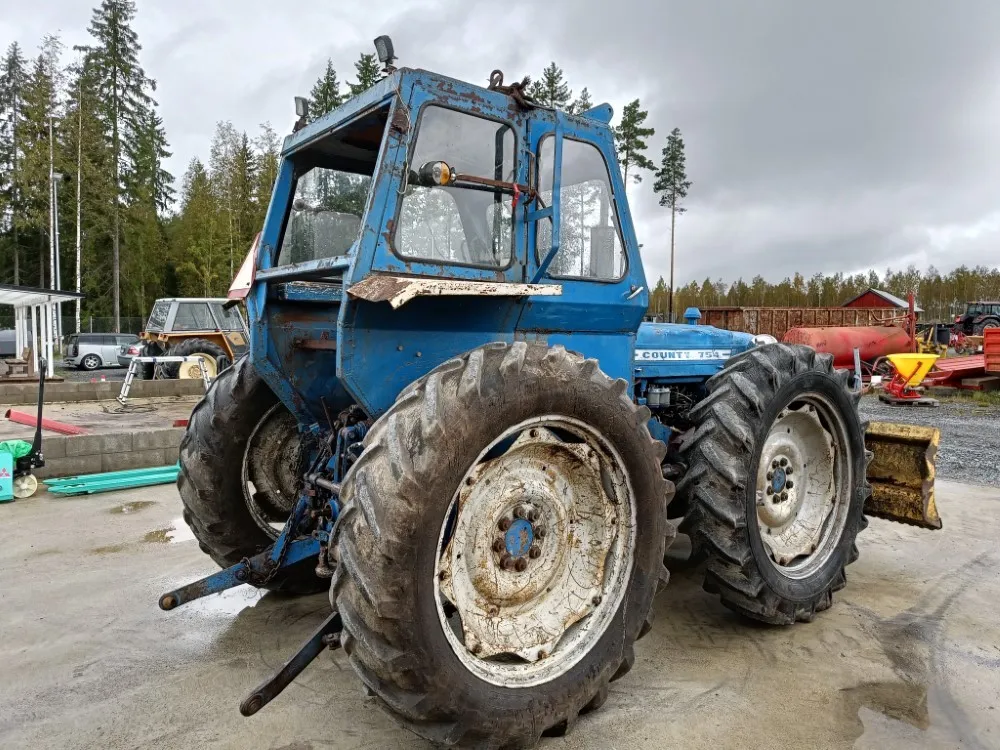 Ford County 754 Super 4 / Neliveto ohjaustehostimella ja puskulevyllä!