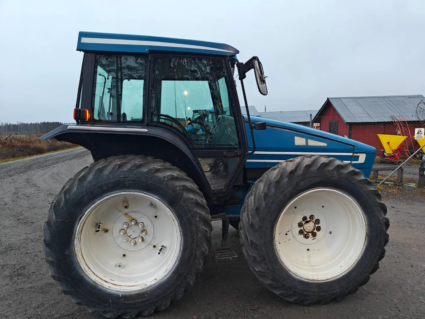 Ford County 1124, kutoskoneella / Hytillinen, katso video!