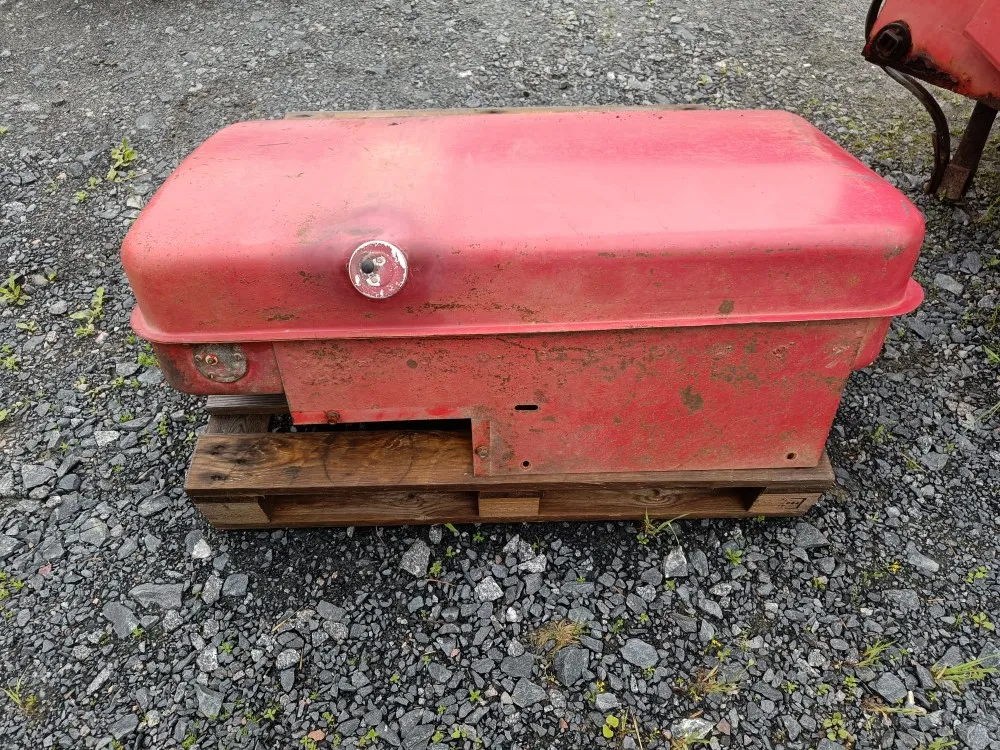 Sampo 410 leikkuupuimurin / polttoainetankki