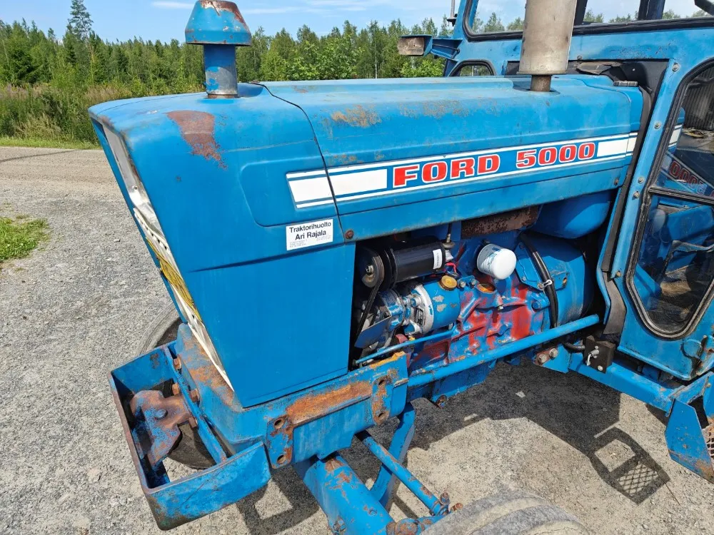 Ford 5000 traktori alkuperäiskuntoinen / Hara hytillä ja paljon hydrauliikkaa!
