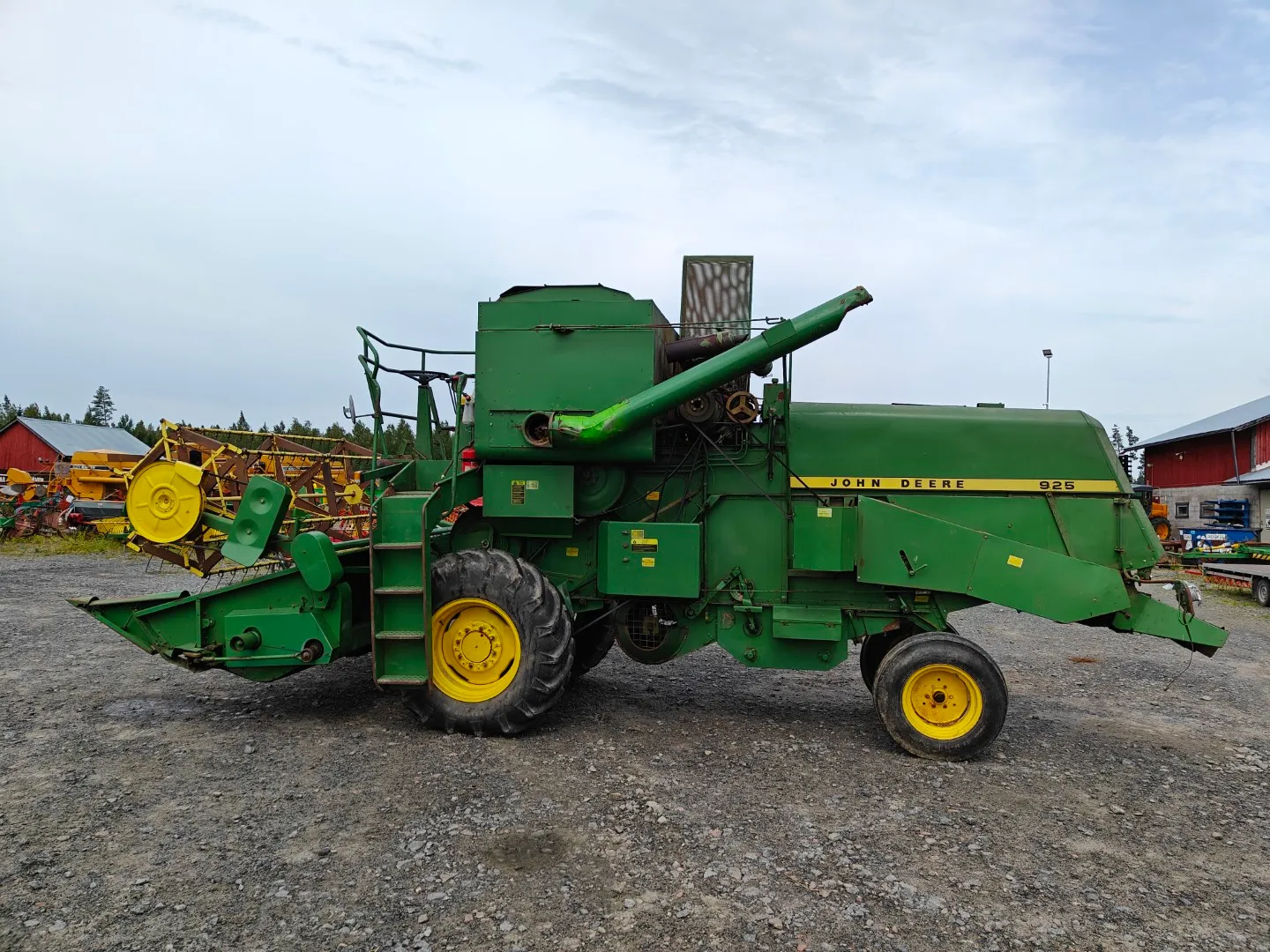 John Deere 925 leikkuupuimuri / Hytitön