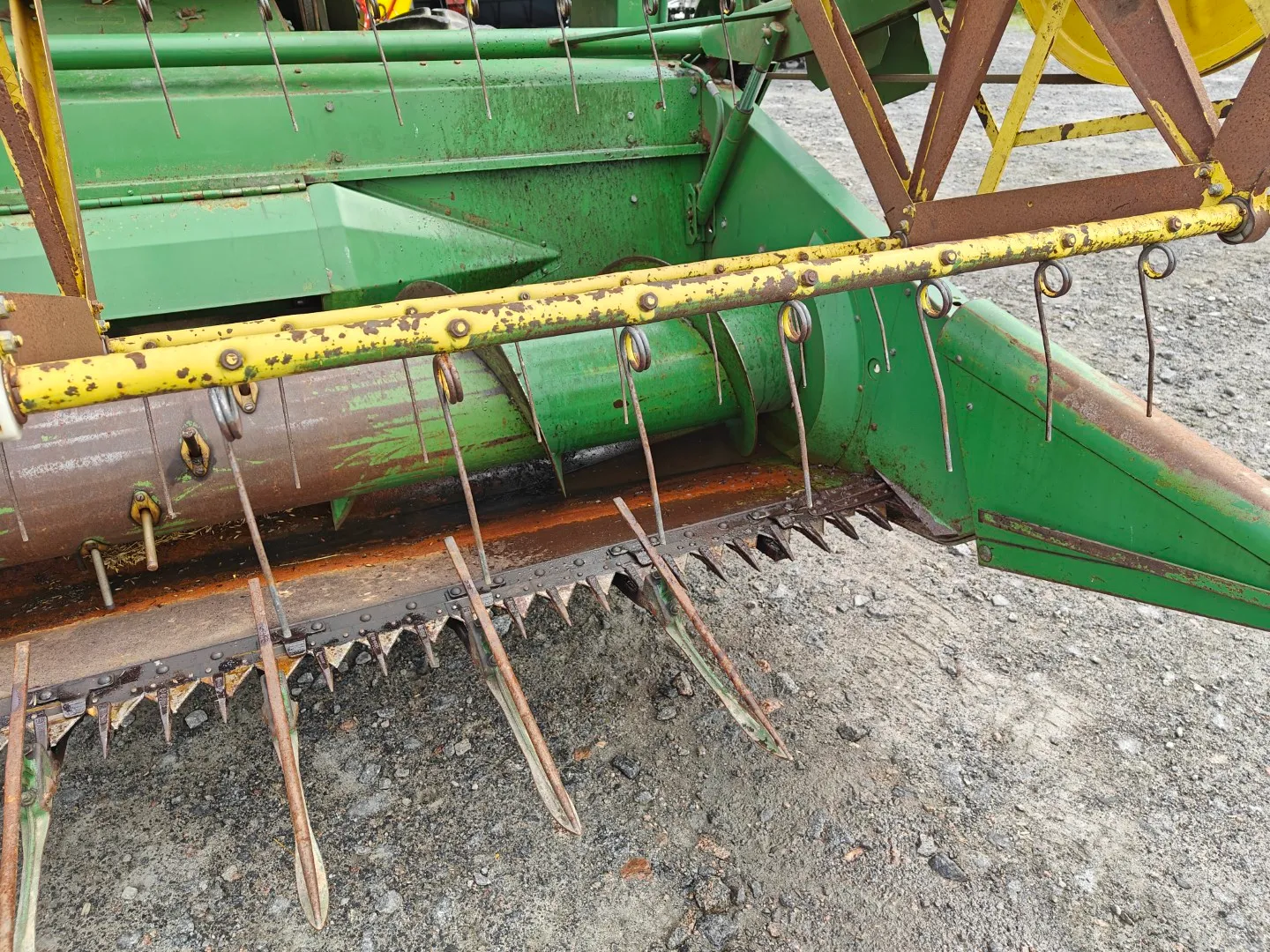 John Deere 925 leikkuupuimuri / Hytitön