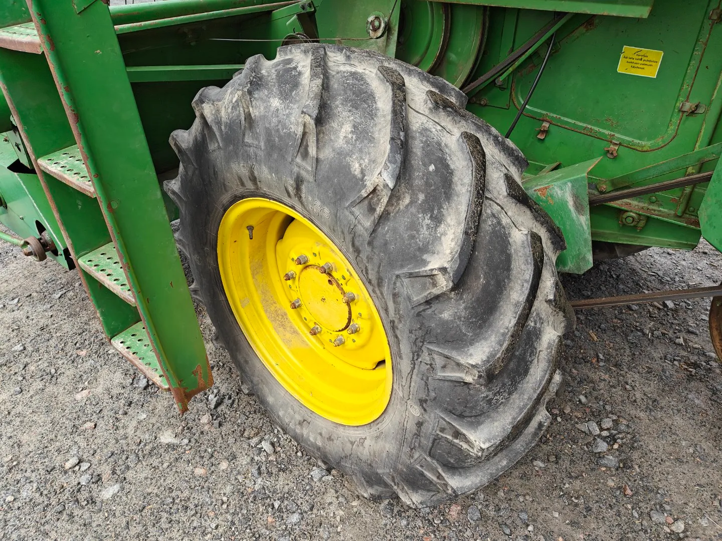 John Deere 925 leikkuupuimuri / Hytitön