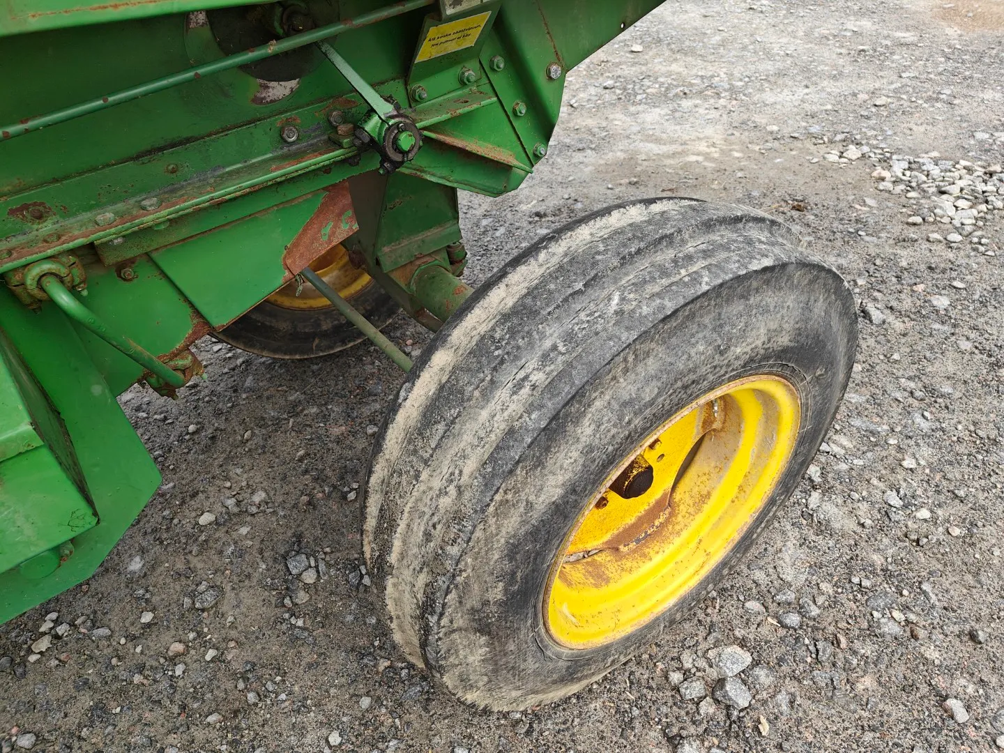John Deere 925 leikkuupuimuri / Hytitön