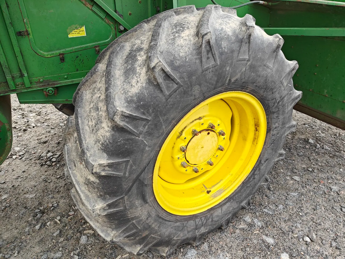 John Deere 925 leikkuupuimuri / Hytitön