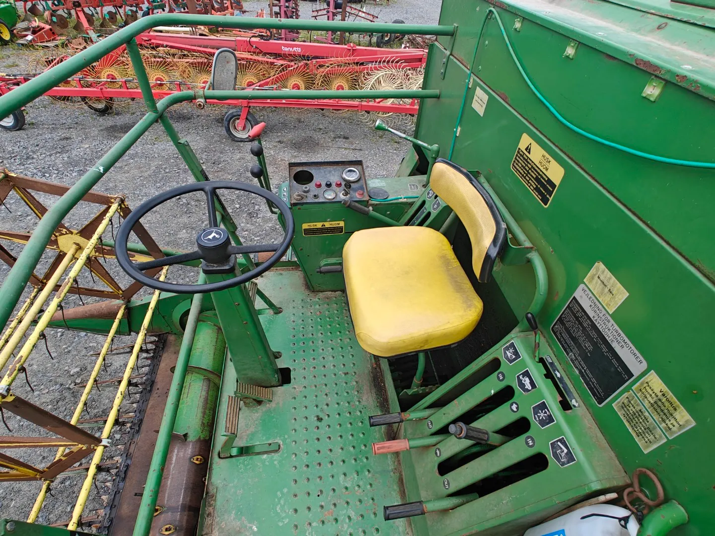 John Deere 925 leikkuupuimuri / Hytitön