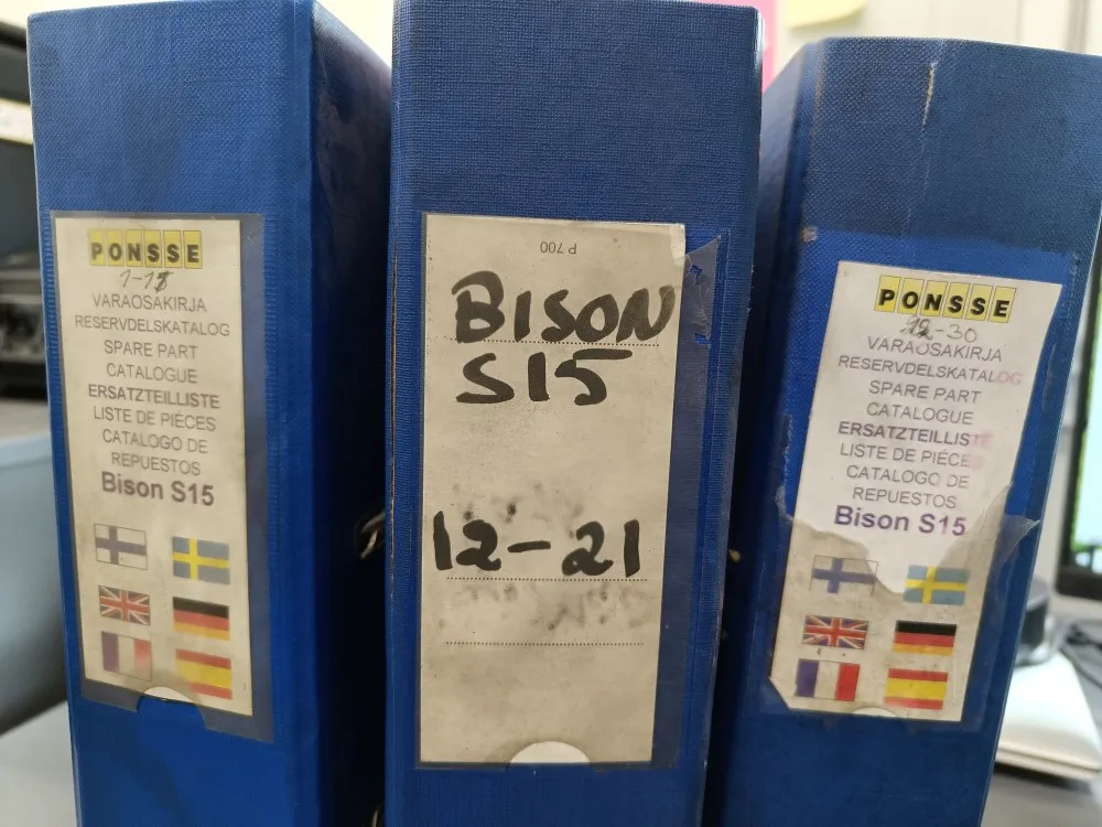 Bison S15 / Varaosaluottelo kolme kansiota