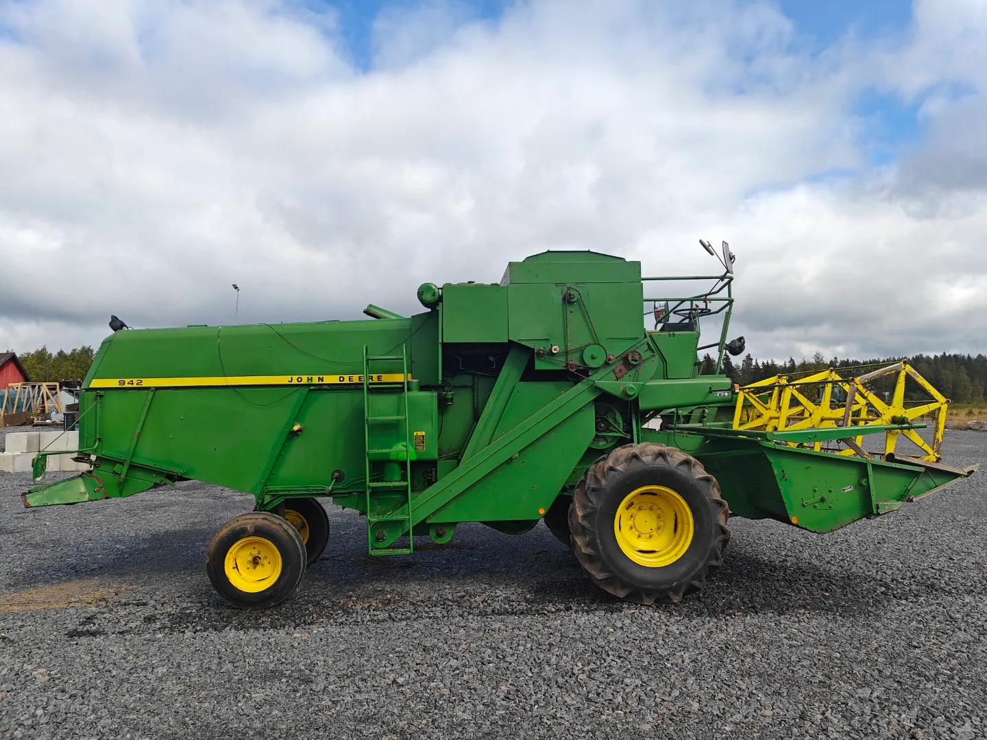 John Deere 942 leikkuupuimuri / Katso video!