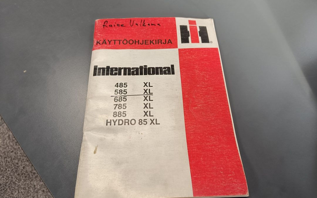 International 485-885 XL HYDRO 85 XL traktorin ohjekirja